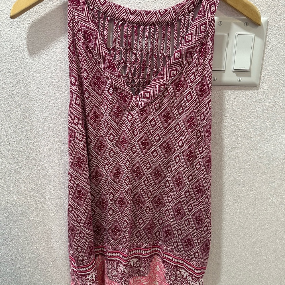 Skies Are Blue Magenta Geometric Top